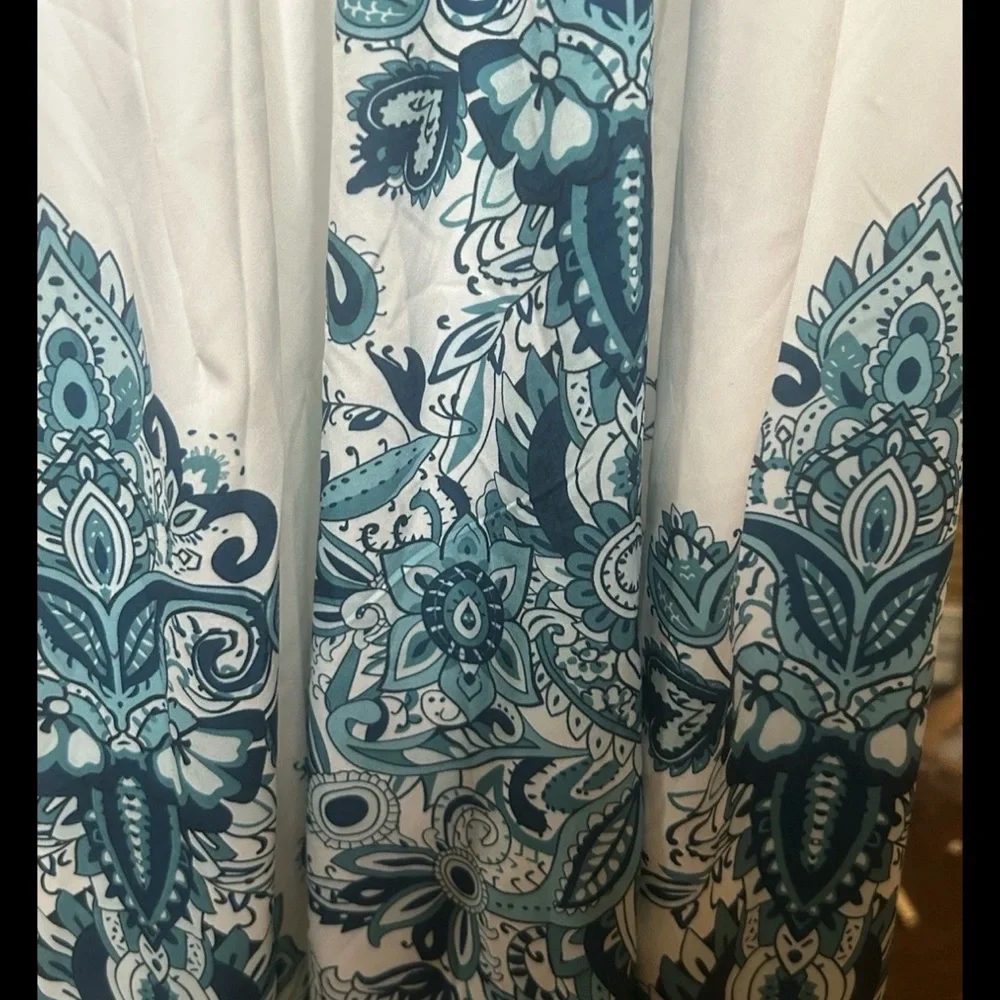 BloomChic White and Blue Floral Kaftan dress - Picture 4 of 6